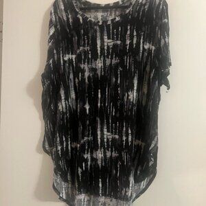 Mudd Black and White Tie-Dye Tunic Top